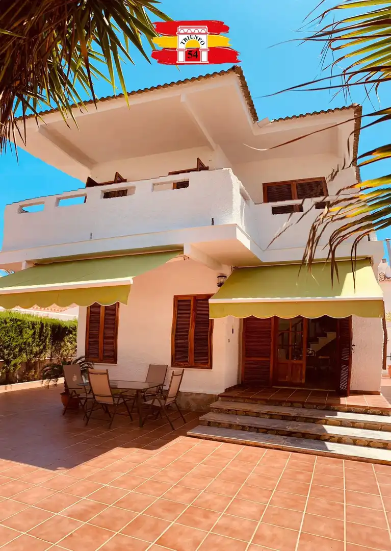 Vista exterior de Casa o chalet en venta en Pilar de la Horadada con Jardín privado, Terraza y Amueblado