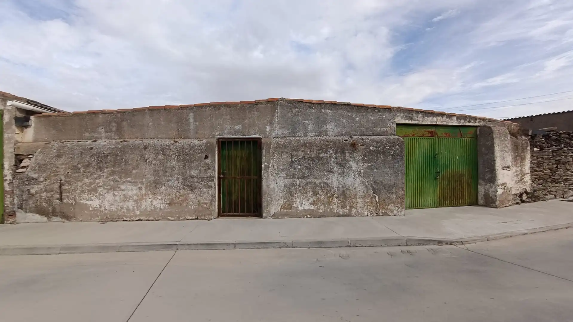 Vista exterior de Nave industrial en venta en Arapiles, Salamanca
