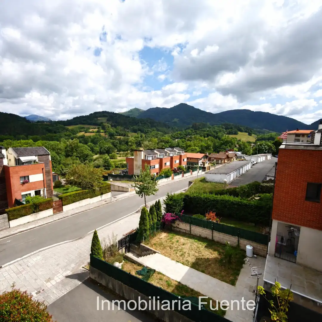 Vista exterior de Casa adosada en venda en Sopuerta amb Calefacció, Jardí privat i Terrassa