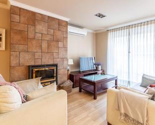 Sala d'estar de Casa adosada en venda en Gandia amb Aire condicionat, Terrassa i Balcó