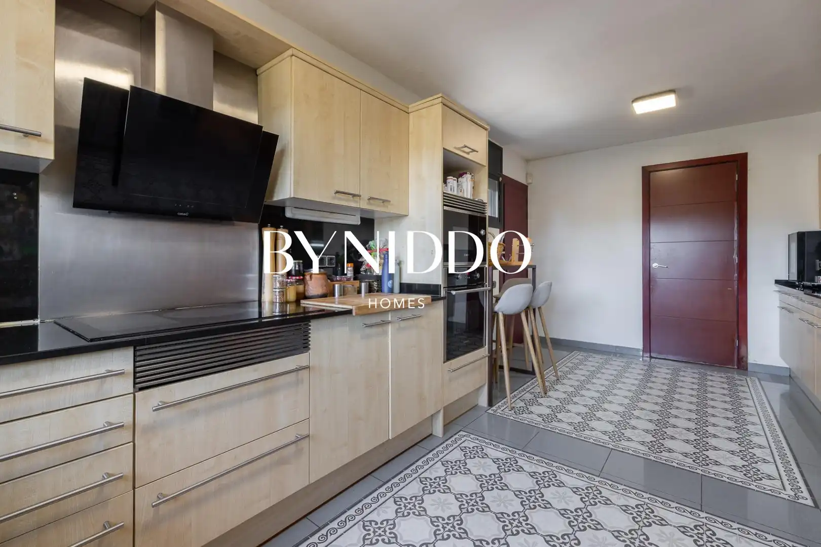 Cuina de Casa o xalet en venda en Sant Cugat del Vallès amb Calefacció, Jardí privat i Parquet
