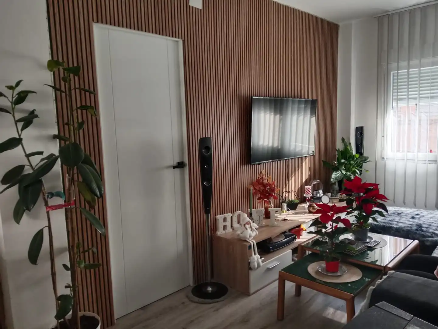 Sala d'estar de Pis en venda en Oviedo  amb Calefacció i Moblat