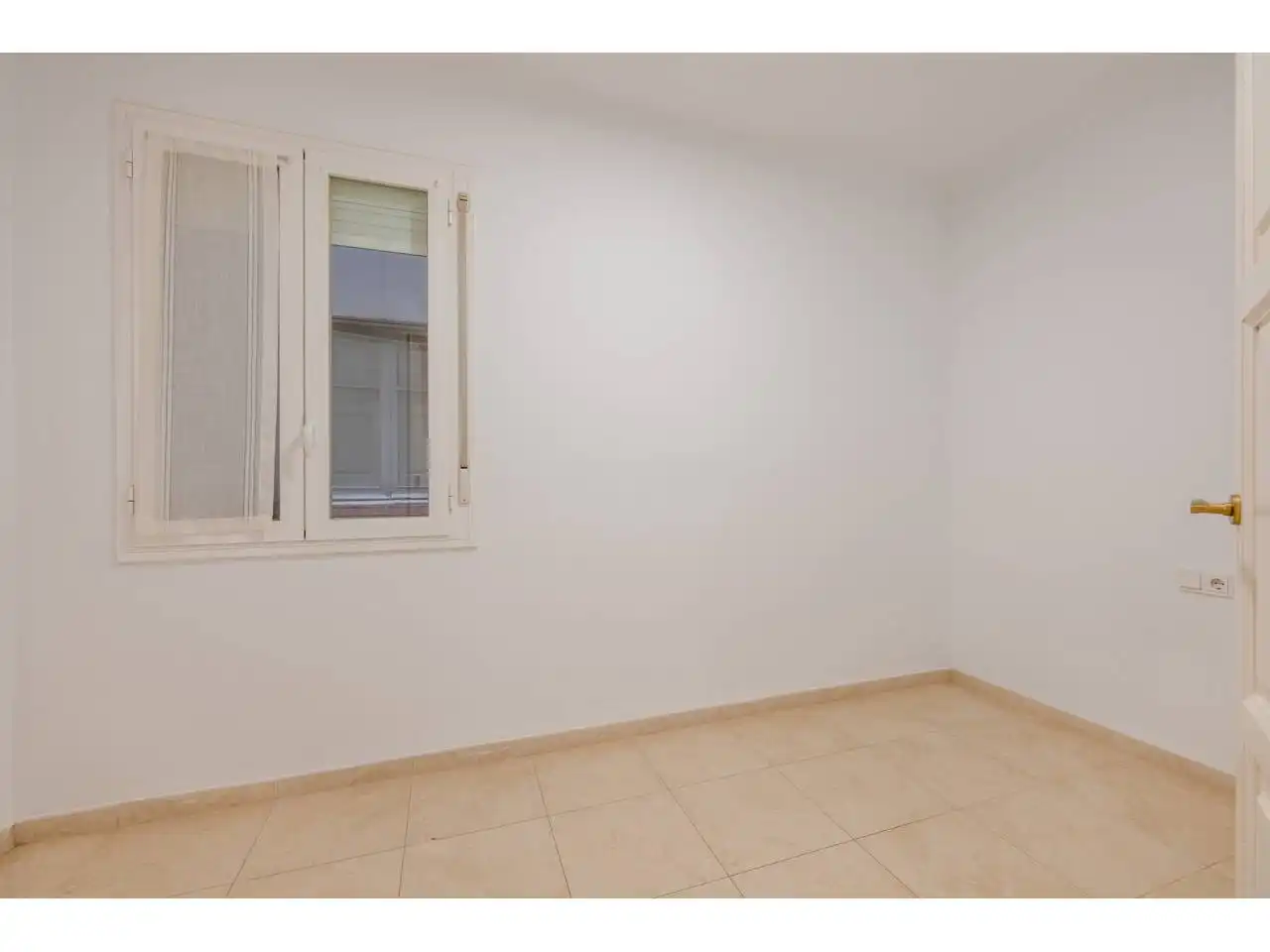 Piso en venta en Girona con Balcón