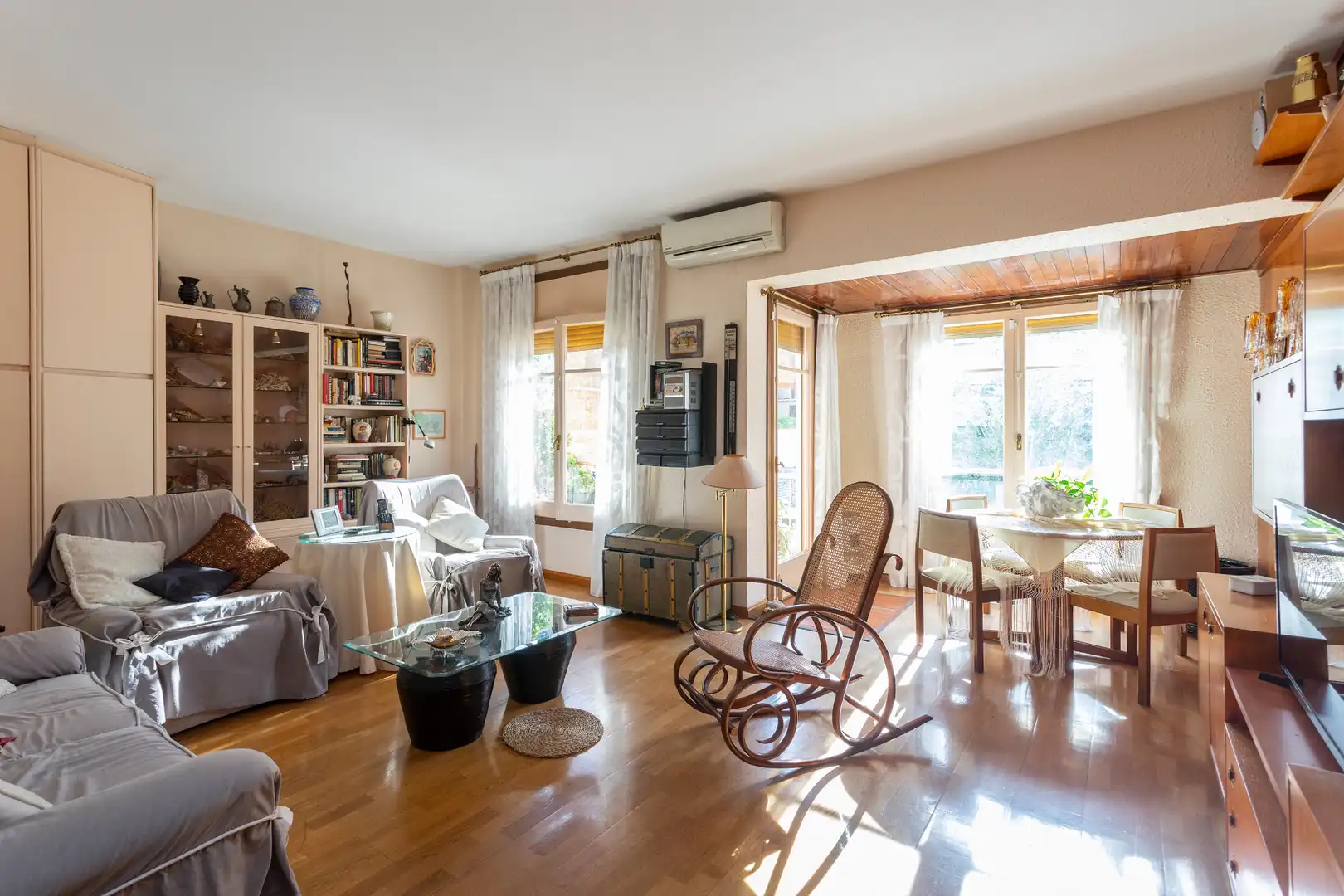 Sala d'estar de Pis en venda en Barcelona amb Aire condicionat, Parquet i Balcó