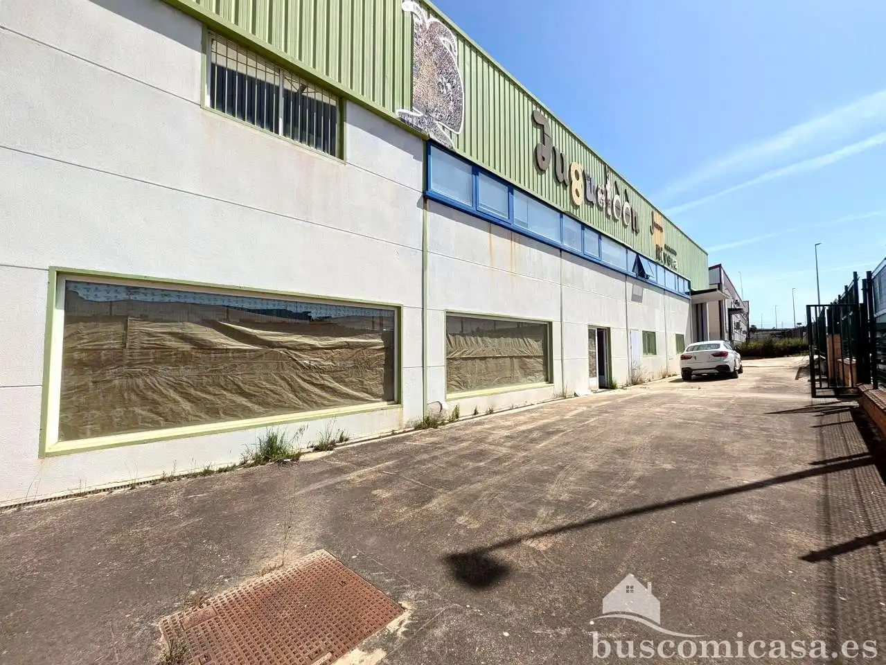 Vista exterior de Nau industrial en venda en Linares