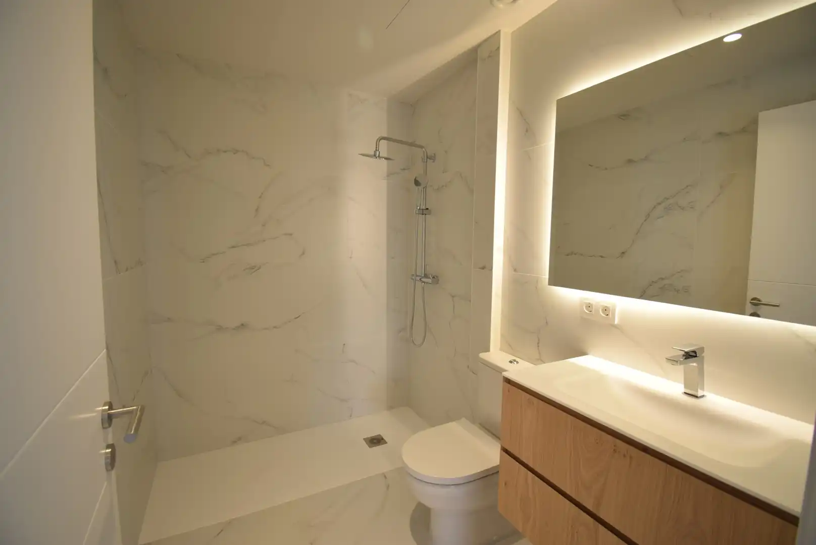 Badezimmer von Wohnung zur Miete in Girona mit Klimaanlage, Heizung und Balkon
