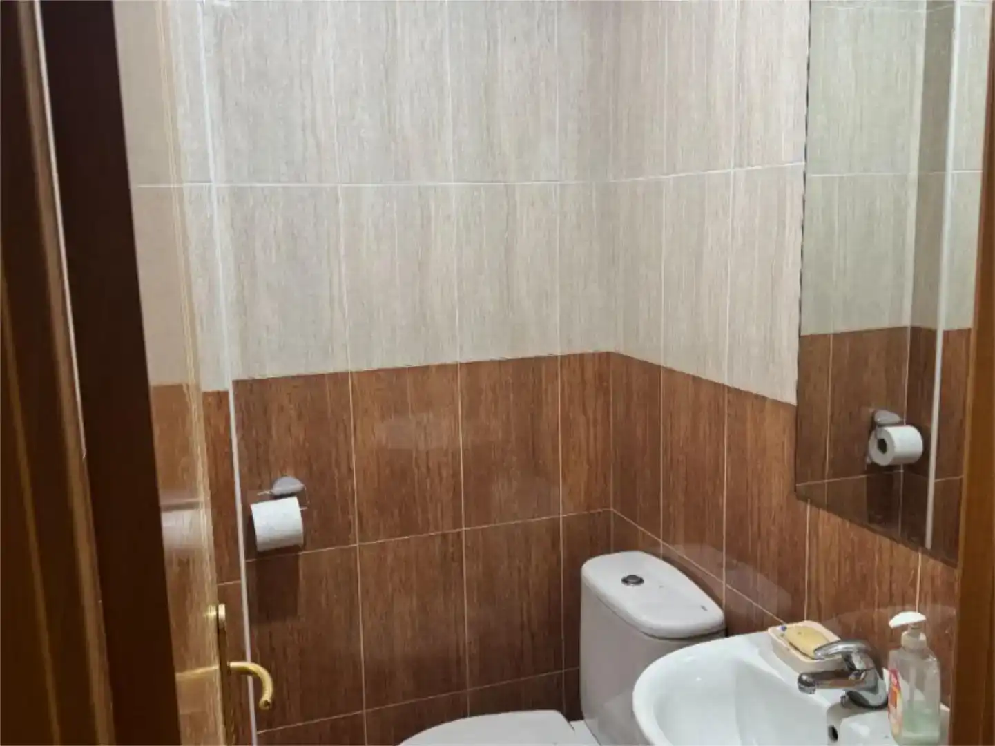 Badezimmer von Geschaftsraum zur Miete in Oviedo  mit Klimaanlage und Möbliert