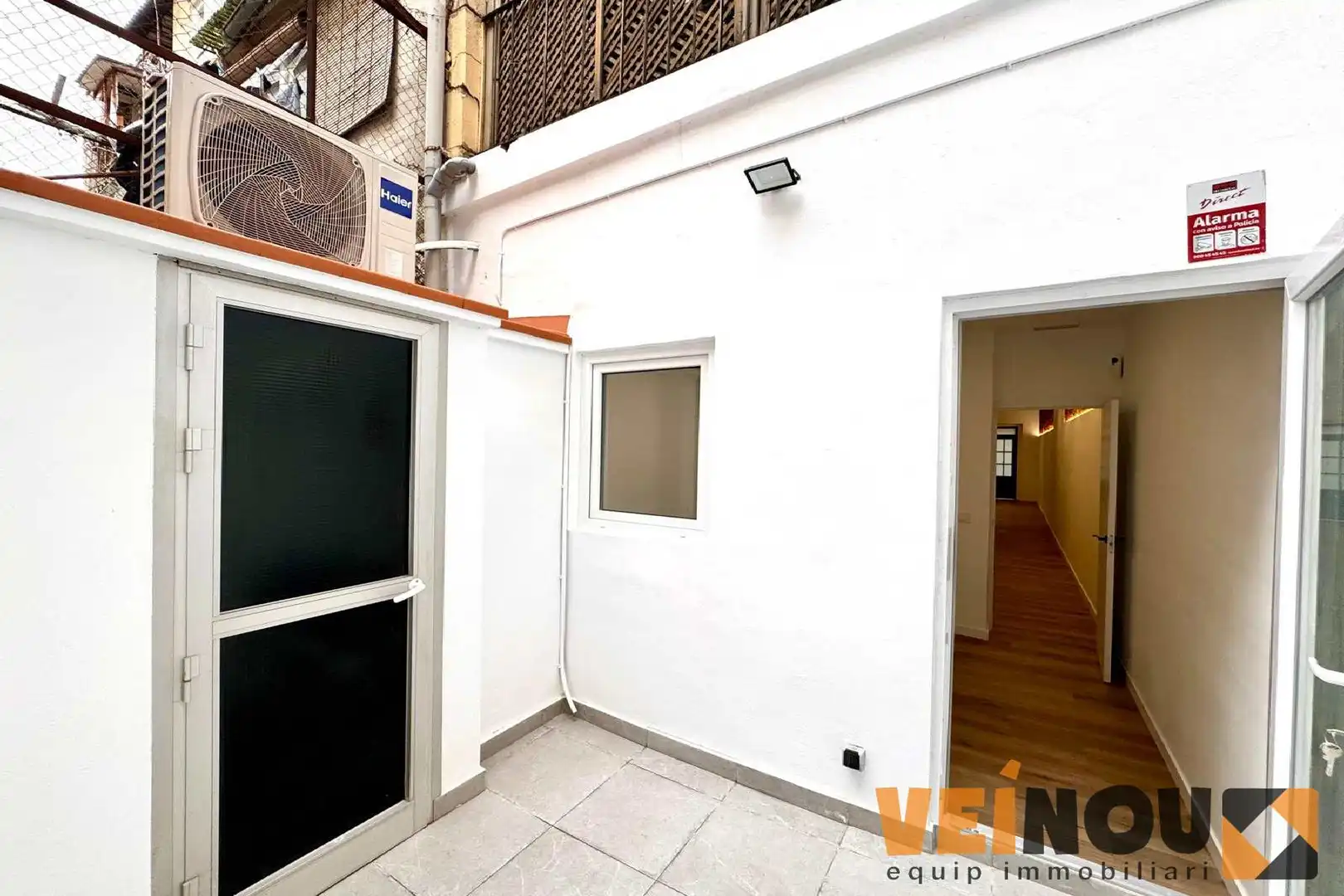 Vista exterior de Pis en venda en Barcelona amb Calefacció, Parquet i Forn