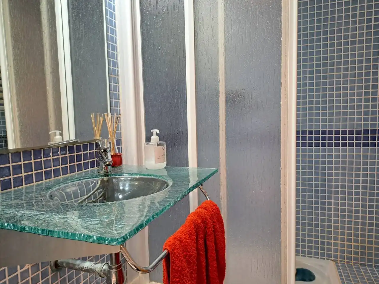 Baño de Piso de alquiler en Cubelles con Aire acondicionado, Calefacción y Terraza