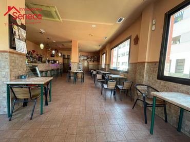 Local comercial en venda a Poeta Blanco Criado