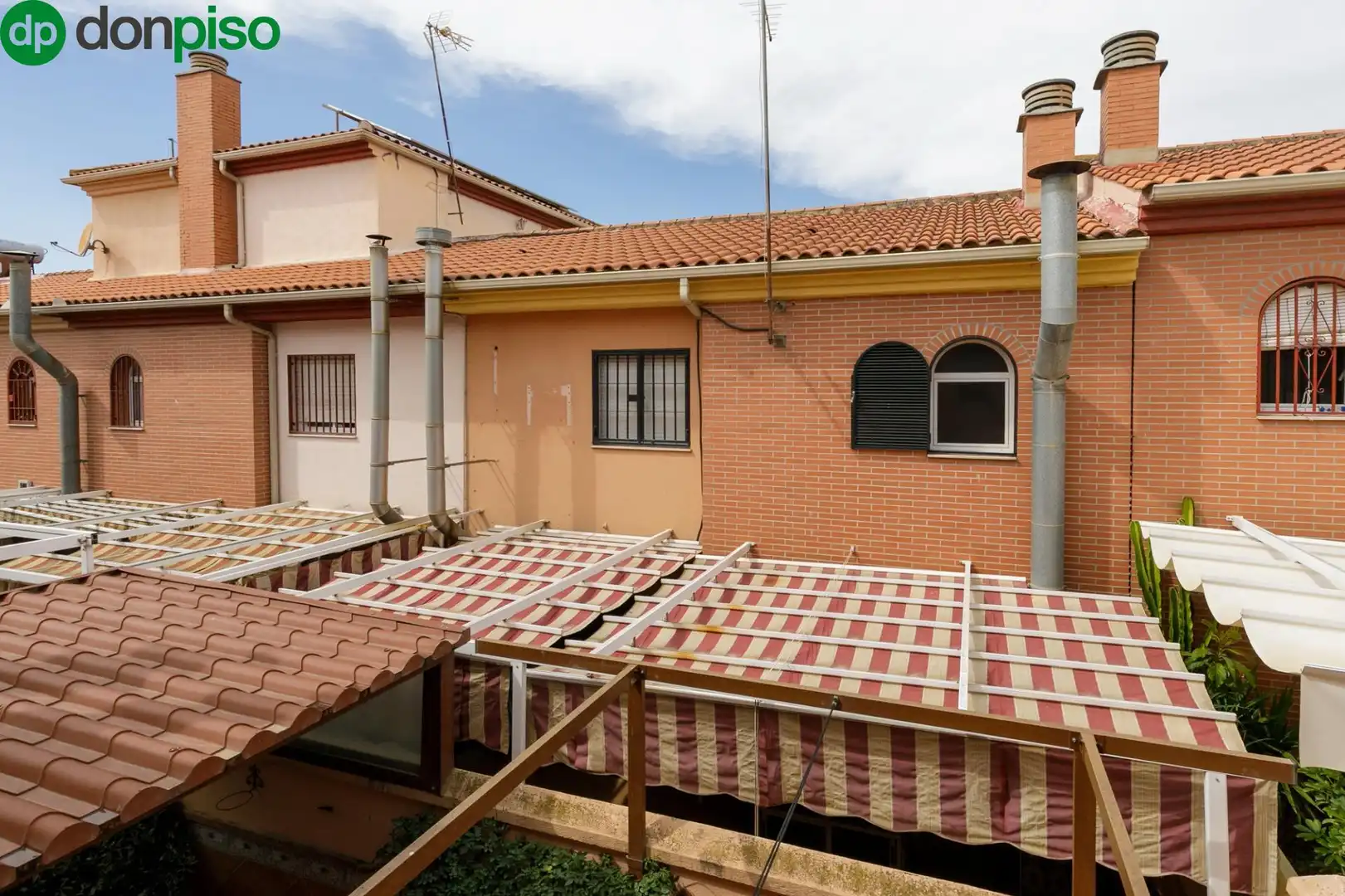 Casa adosada en venda a Calle ELISA SORIANO, Angustias - Chana - Encina