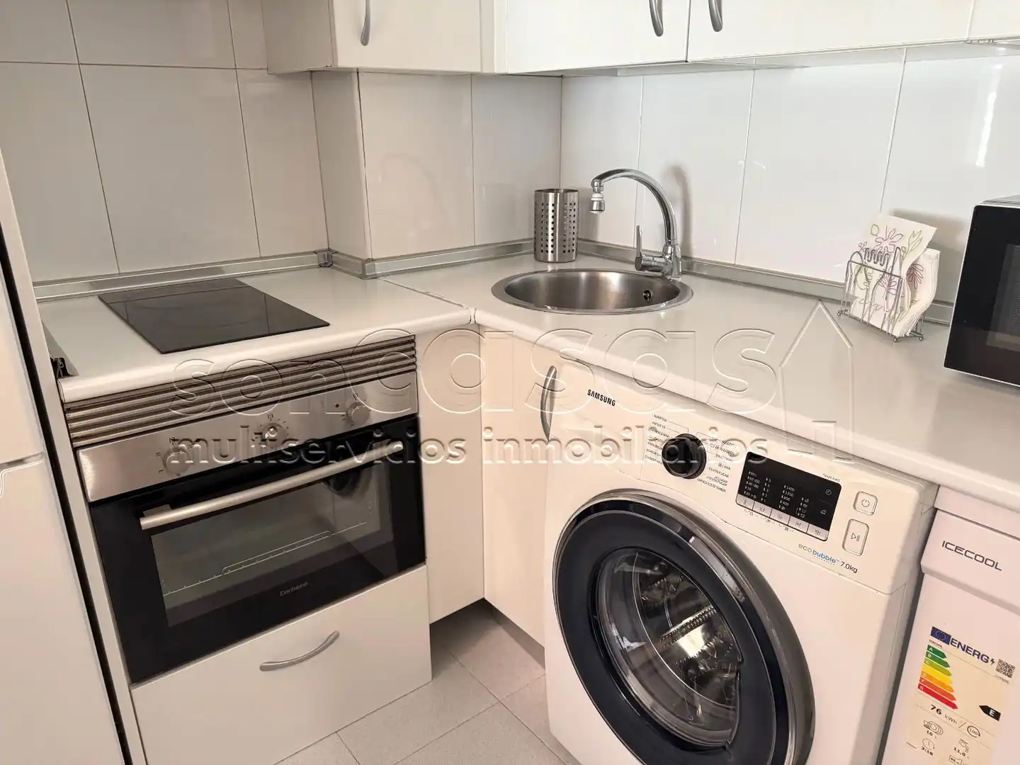 Cuina de Apartament de lloguer en Madrid amb Aire condicionat, Calefacció i Piscina