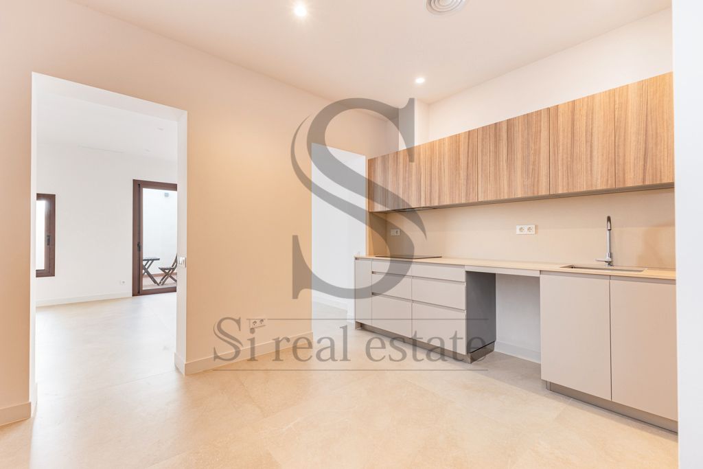 Exterior view of Single-family semi-detached for sale in  Barcelona Capital  with Air Conditioner, Heating and Parquet flooring