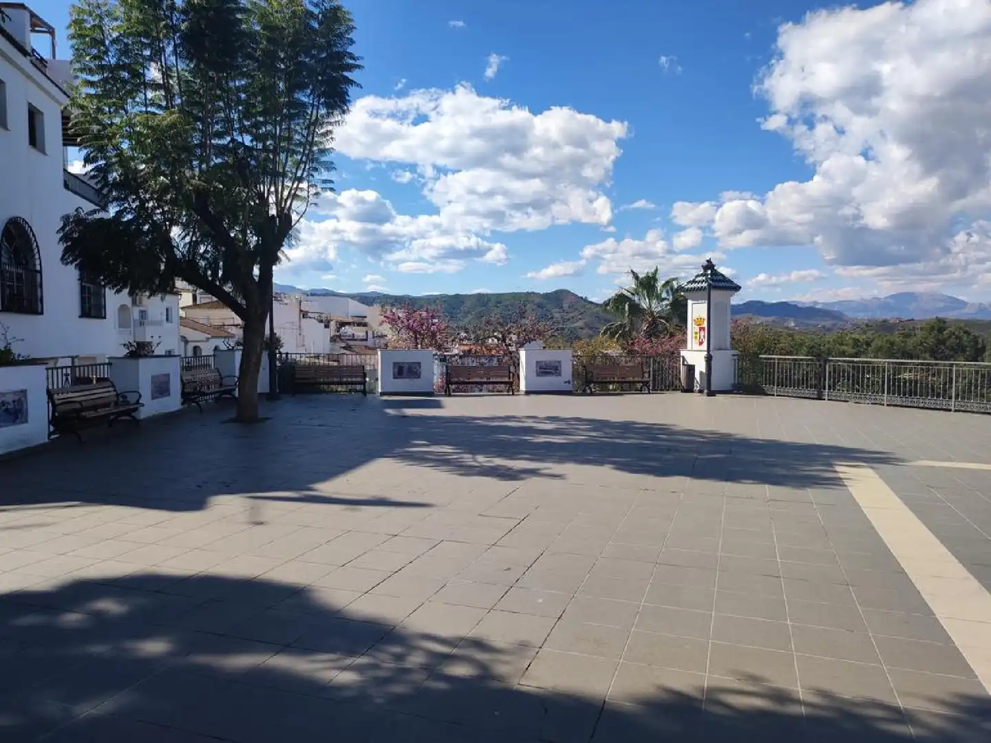 Vista exterior de Casa o xalet en venda en Iznate amb Jardí privat, Terrassa i Traster