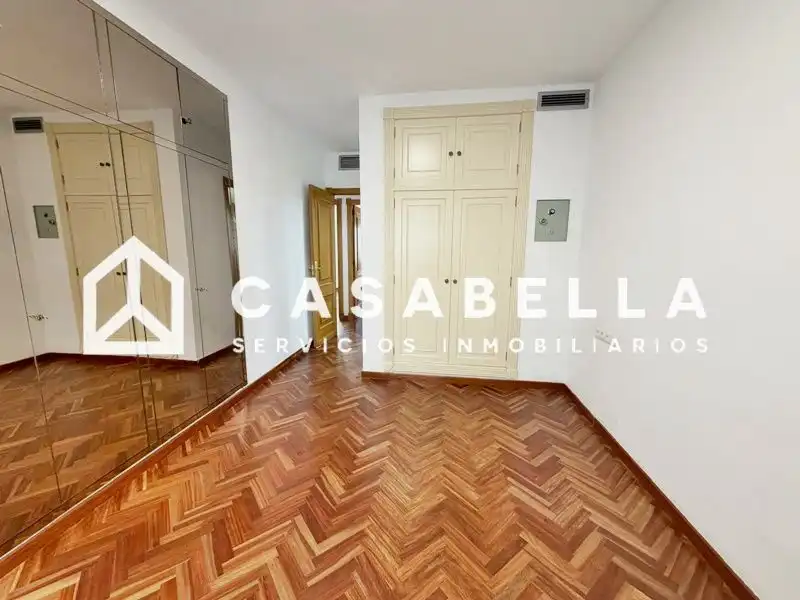 Piso de alquiler en Valencia con Aire acondicionado, Calefacción y Trastero