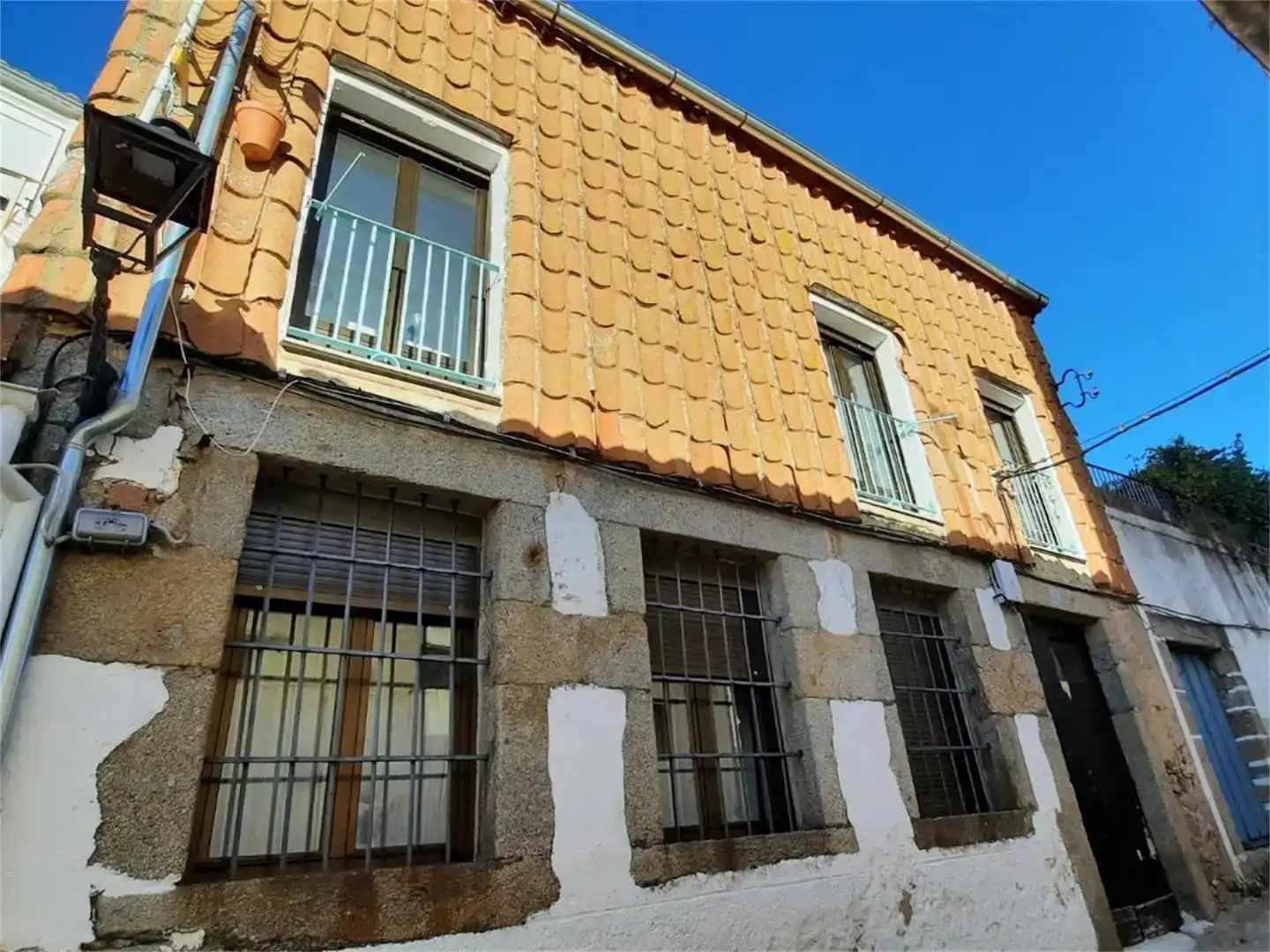 Vista exterior de Casa o xalet en venda en Béjar amb Jardí privat, Parquet i Traster