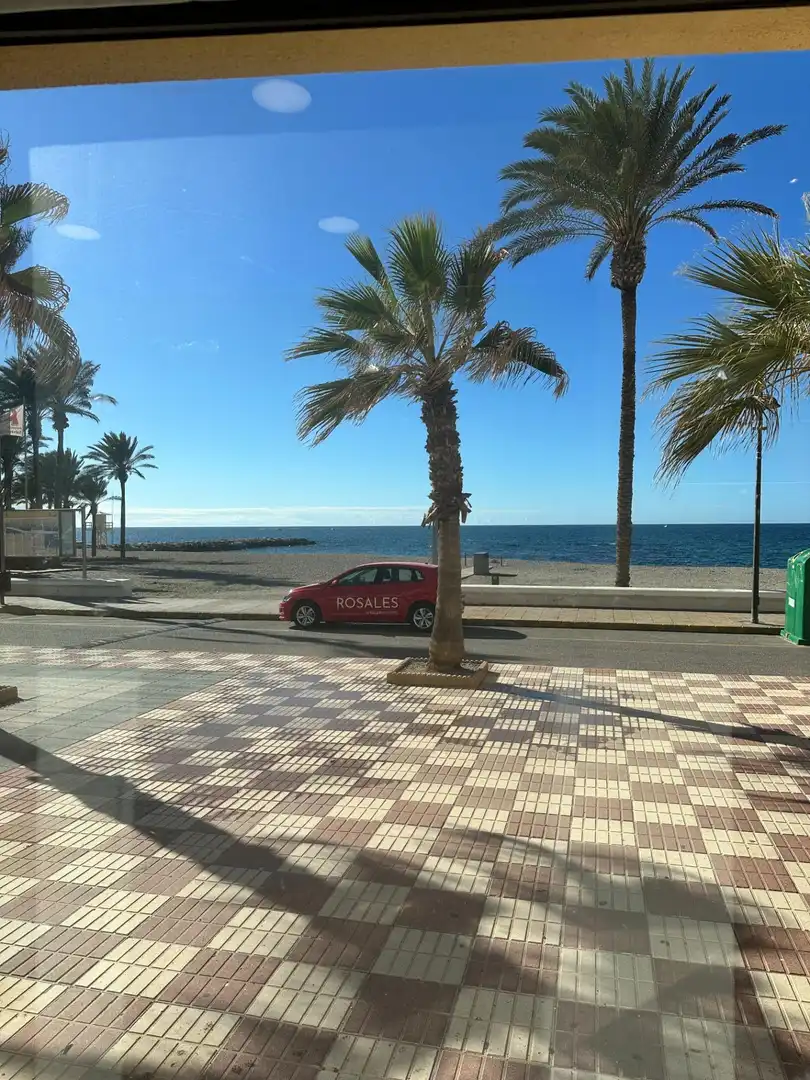 Vista exterior de Local de alquiler en Torrenueva Costa