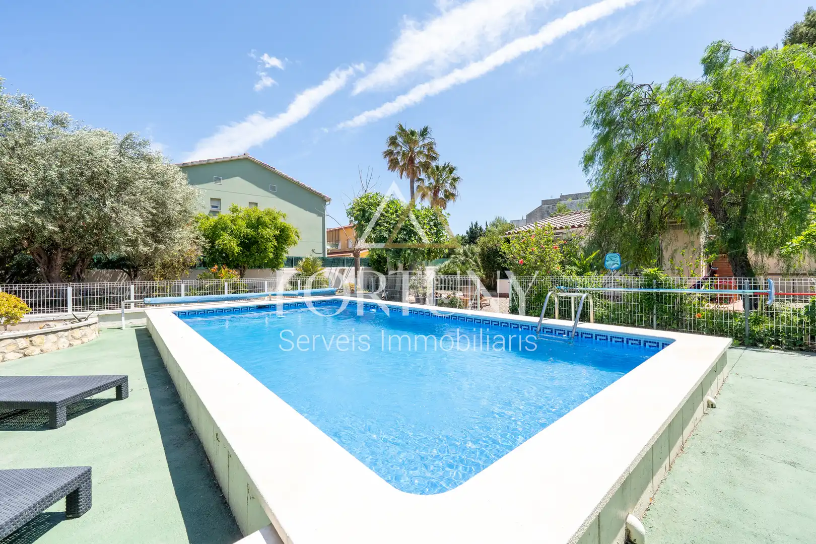 Vista exterior de Casa o xalet en venda en Mont-roig del Camp amb Aire condicionat, Traster i Piscina
