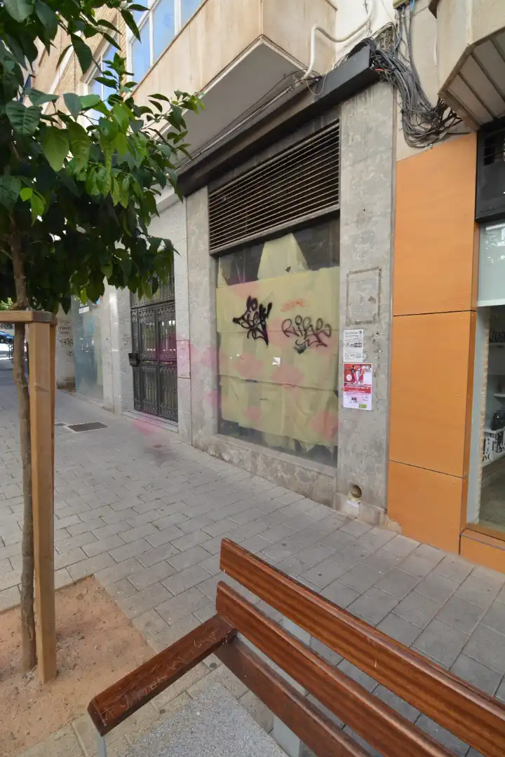 Local comercial en venta en Calle Montesa 4, imagen 2