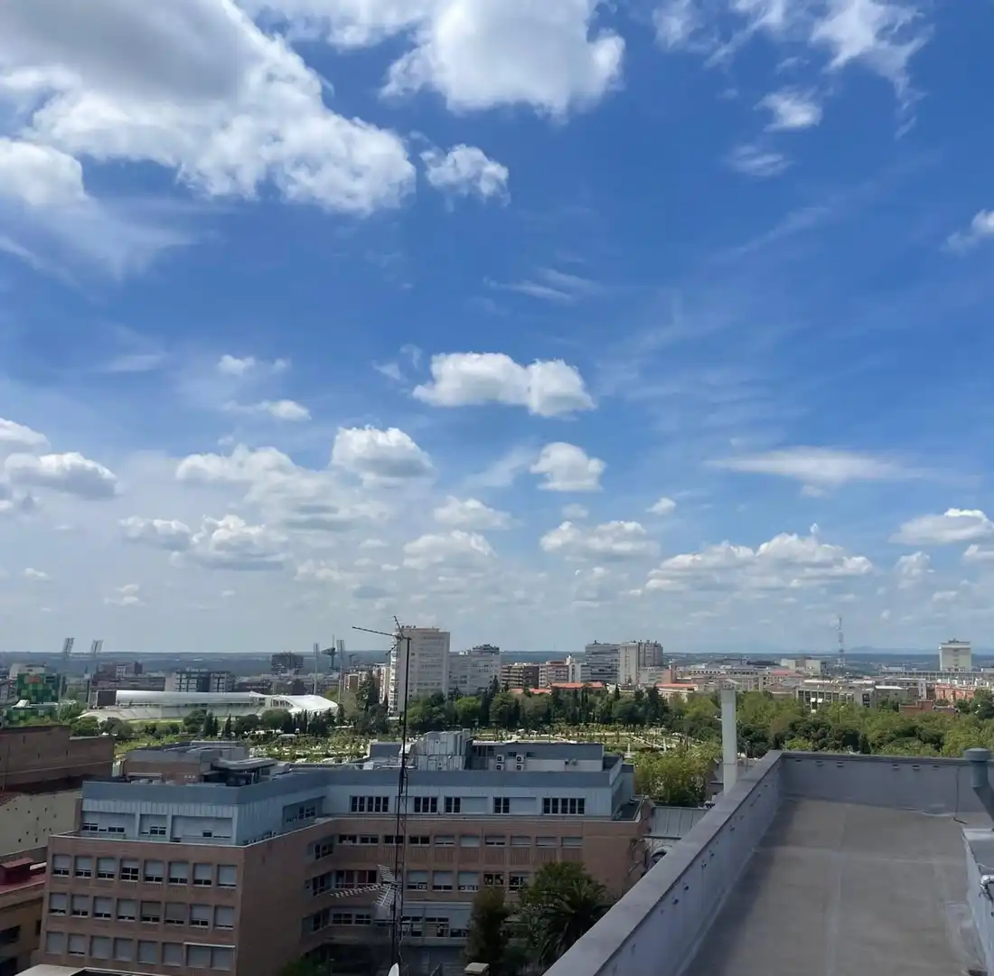 Vista exterior de Àtic en venda en Madrid amb Aire condicionat, Calefacció i Terrassa