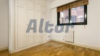 Bedroom of Flat for sale in  Madrid Capital  with Air Conditioner and Swimming Pool