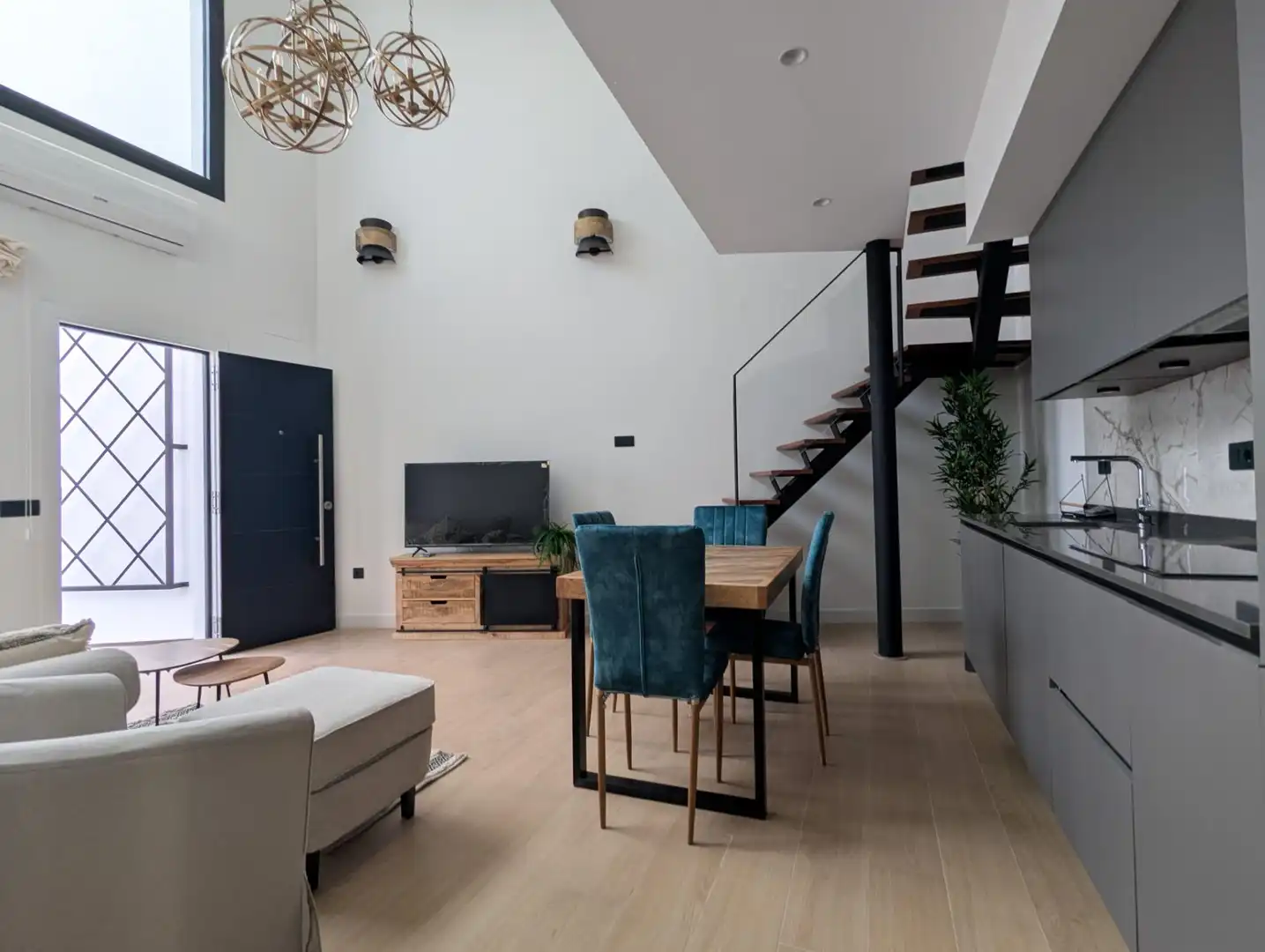 Wohnzimmer von Maisonette zur Miete in Sanlúcar la Mayor mit Klimaanlage, Terrasse und Möbliert