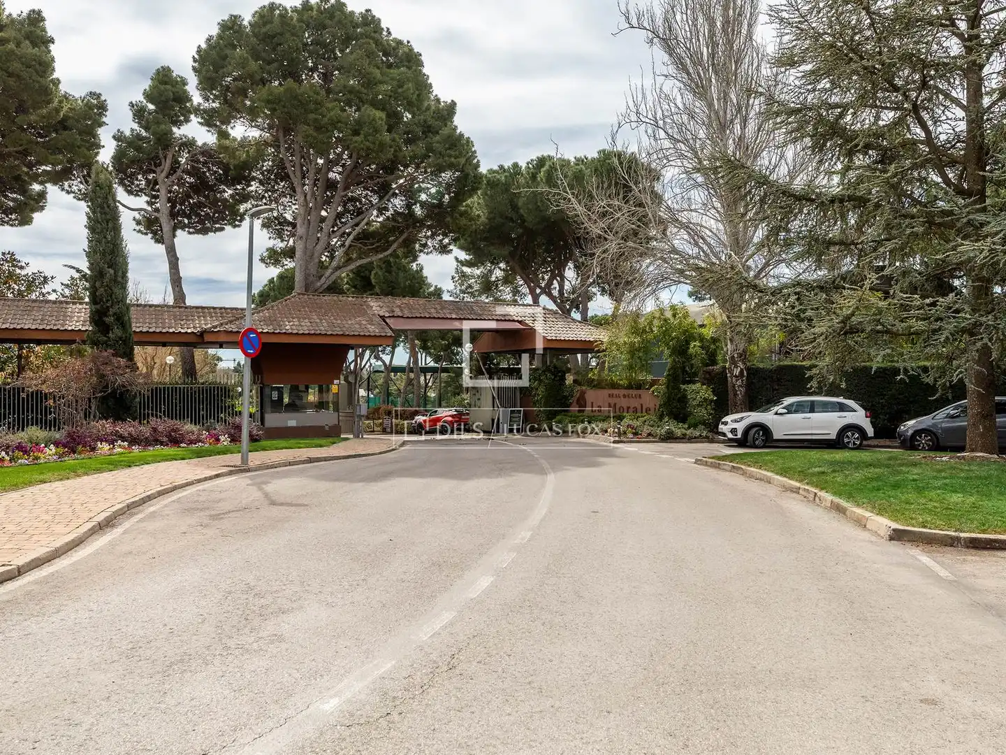 Vista exterior de Casa o xalet en venda en La Moraleja amb Aire condicionat, Calefacció i Jardí privat