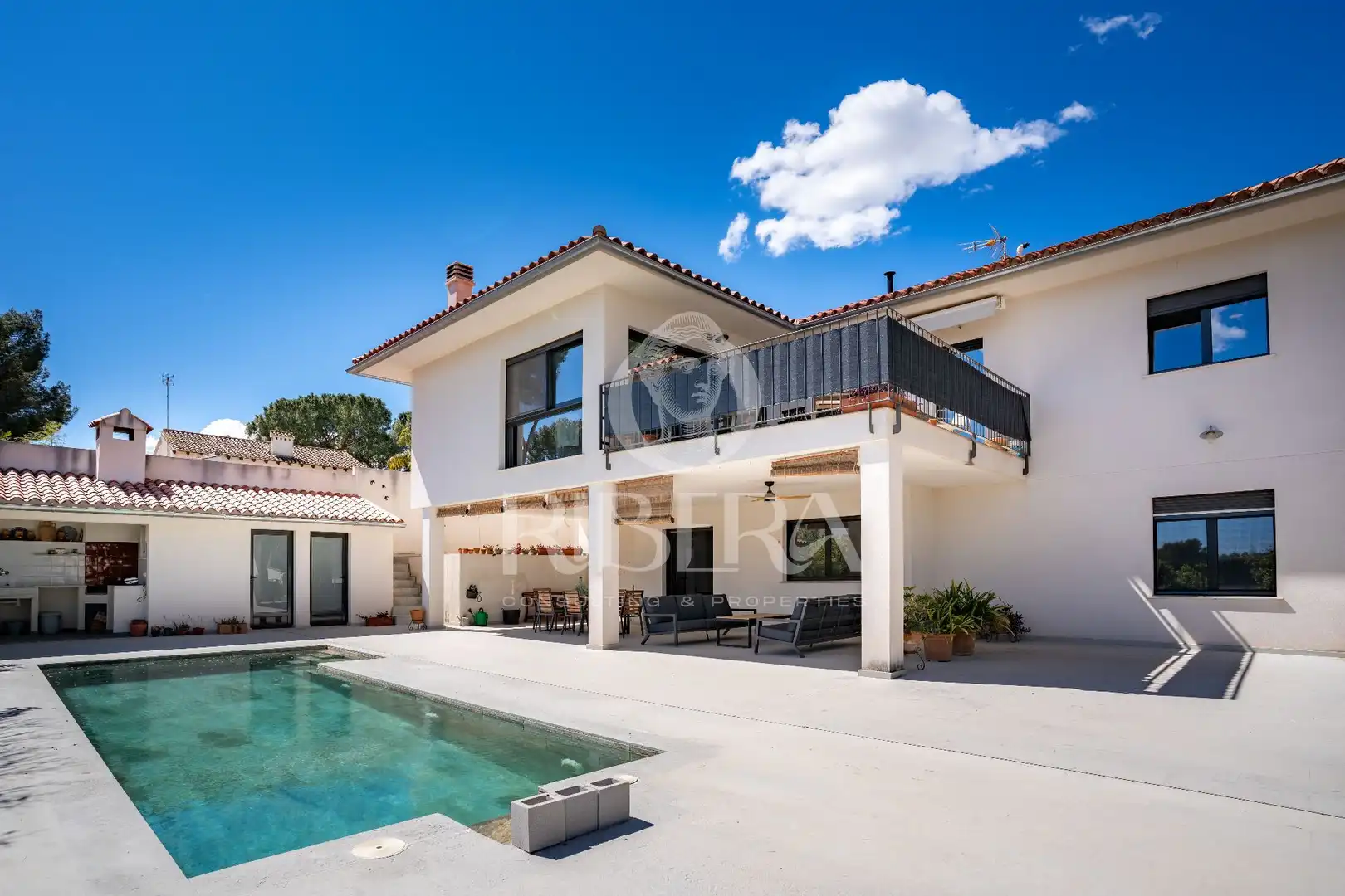 Vista exterior de Casa o xalet en venda en L'Eliana amb Aire condicionat, Calefacció i Jardí privat