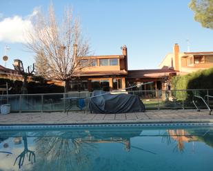 Piscina de Casa o xalet en venda en Arroyo de la Encomienda amb Calefacció, Jardí privat i Terrassa