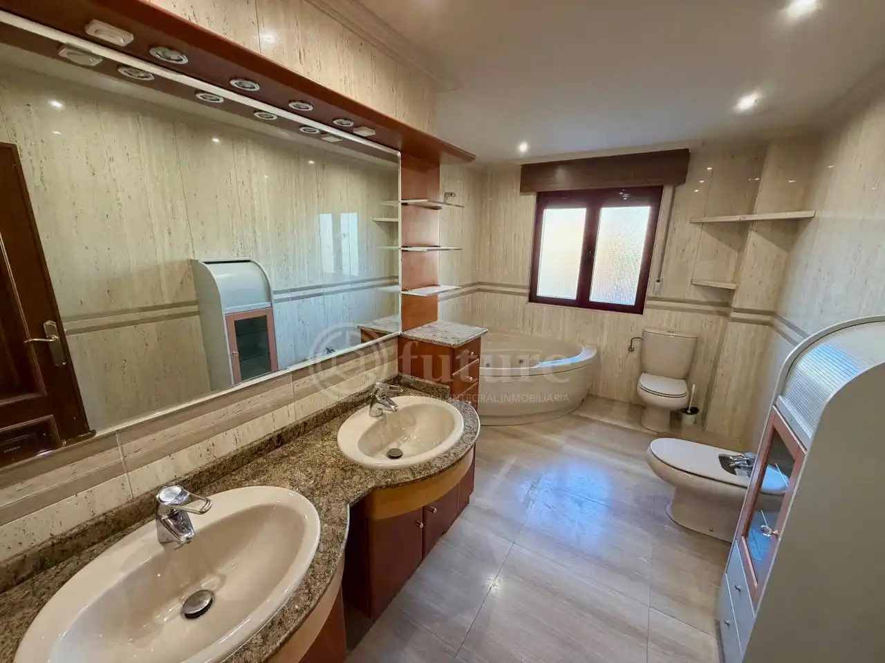 Baño de Ático de alquiler en Salamanca con Aire acondicionado, Calefacción y Parquet
