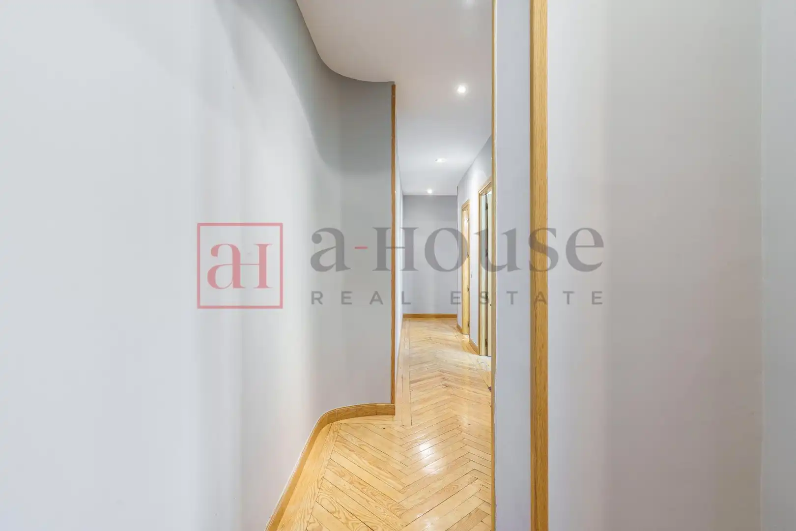 Flat for sale in Madrid  with Air Conditioner, Heating and Parquet flooring