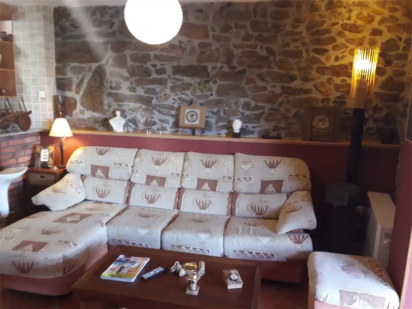 Sala d'estar de Casa adosada en venda en Ribadavia amb Balcó