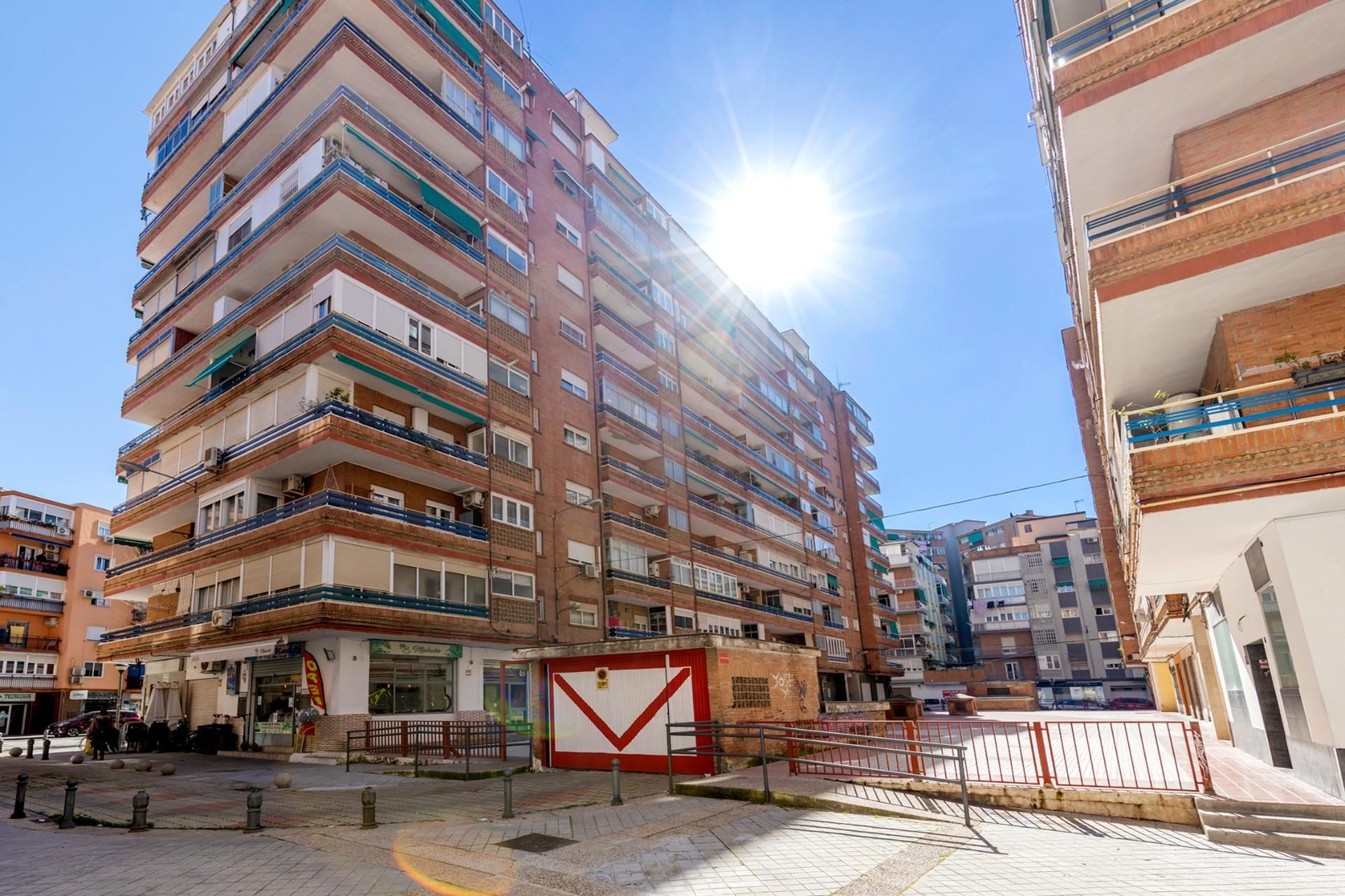 Exterior view of Flat for sale in  Granada Capital  with Balcony