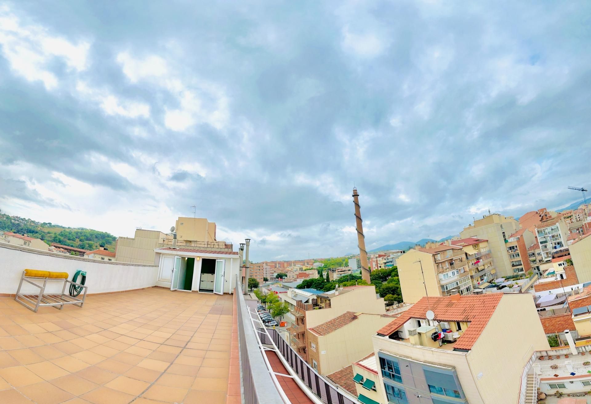 Exterior view of Loft for sale in Terrassa  with Air Conditioner, Parquet flooring and Terrace