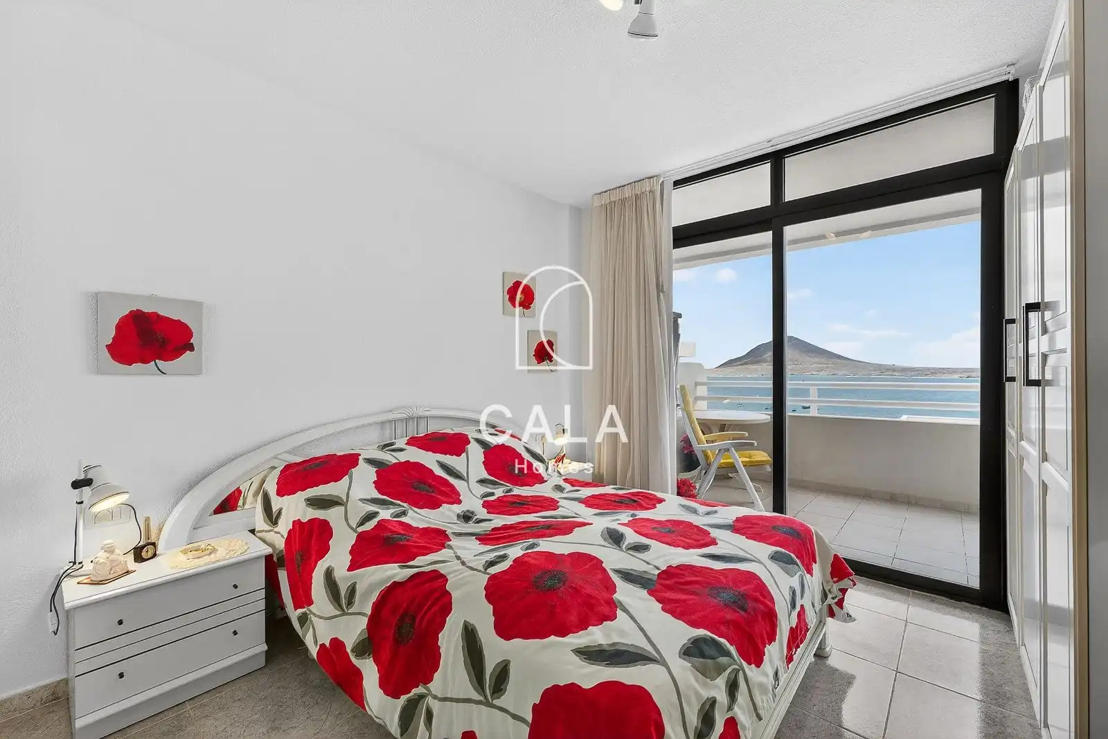 Dormitori de Apartament en venda en Granadilla de Abona amb Terrassa, Piscina i Moblat