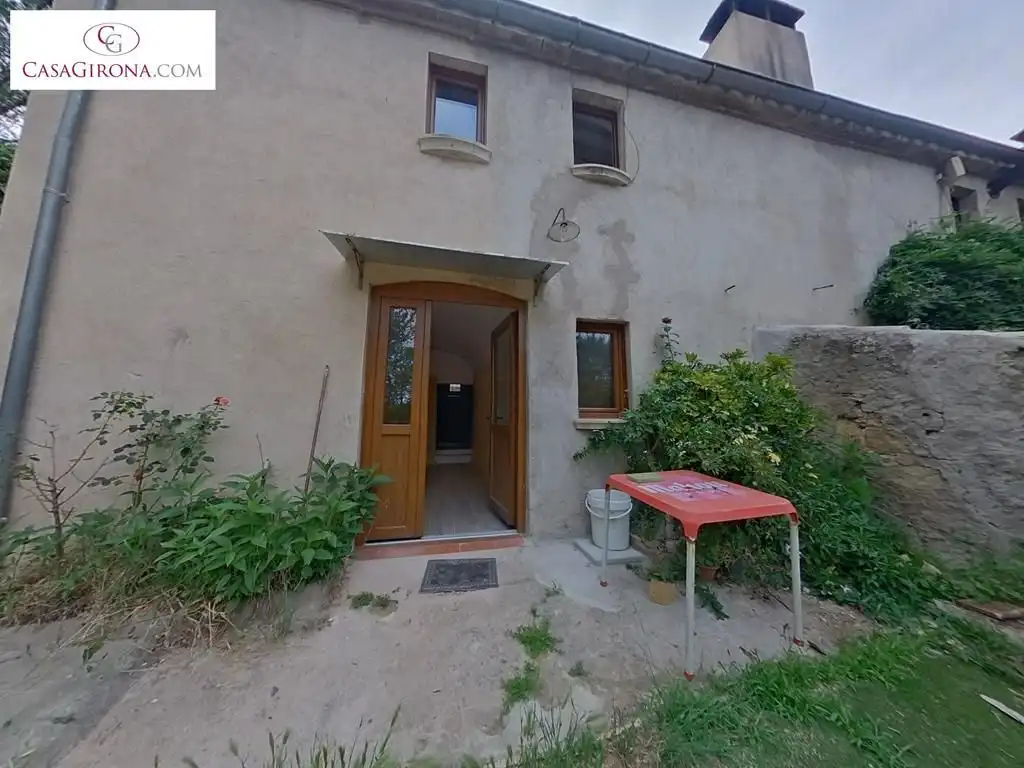 Außenansicht von Einfamilien-Reihenhaus zur Miete in Caldes de Malavella mit Heizung, Privatgarten und Abstellraum