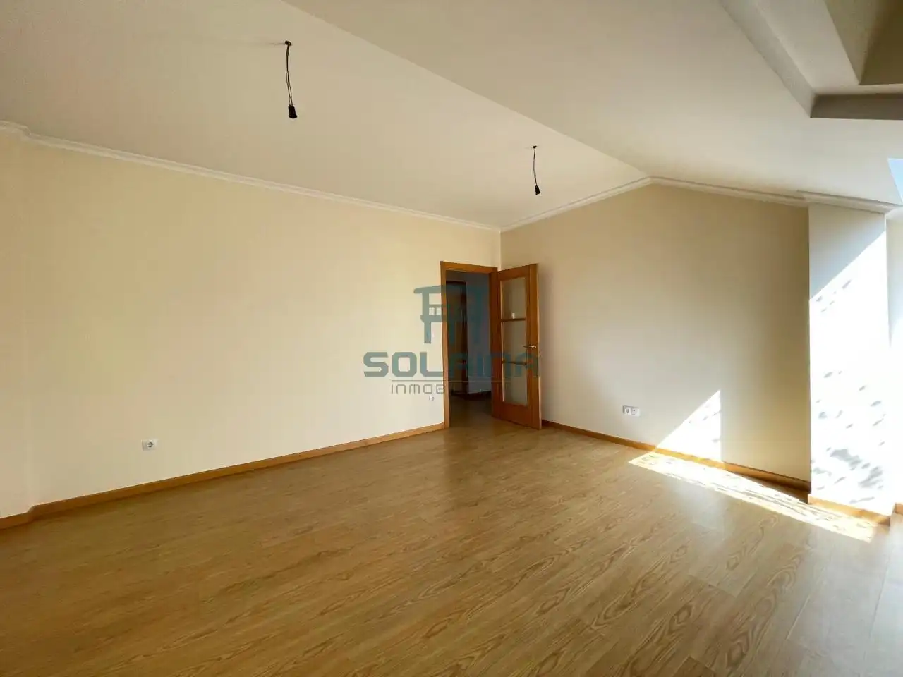 Sala de estar de Ático en venta en San Cibrao das Viñas con Calefacción