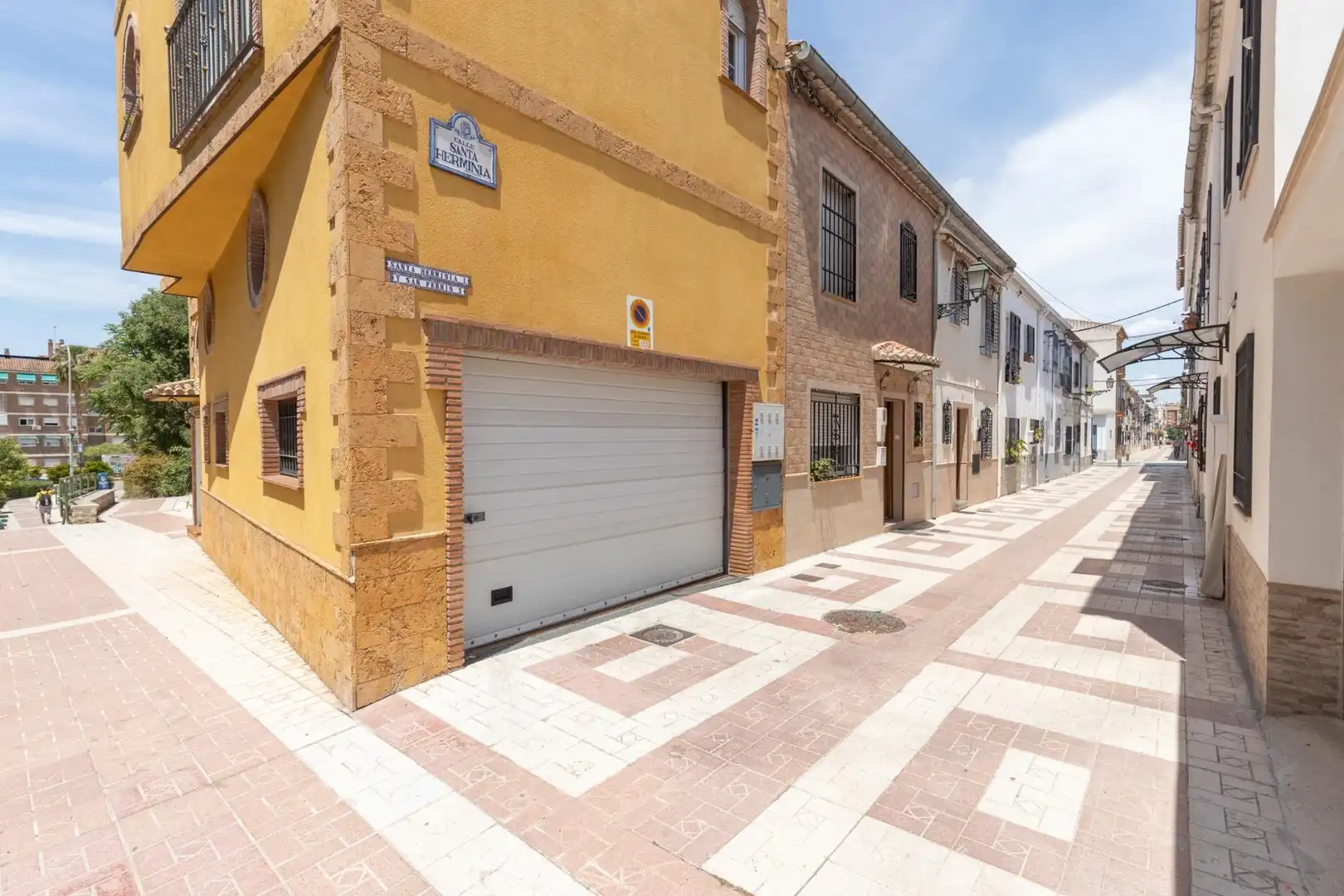 Exterior view of Houses for sale in Granada  with Air Conditioner, Heating and Storage room