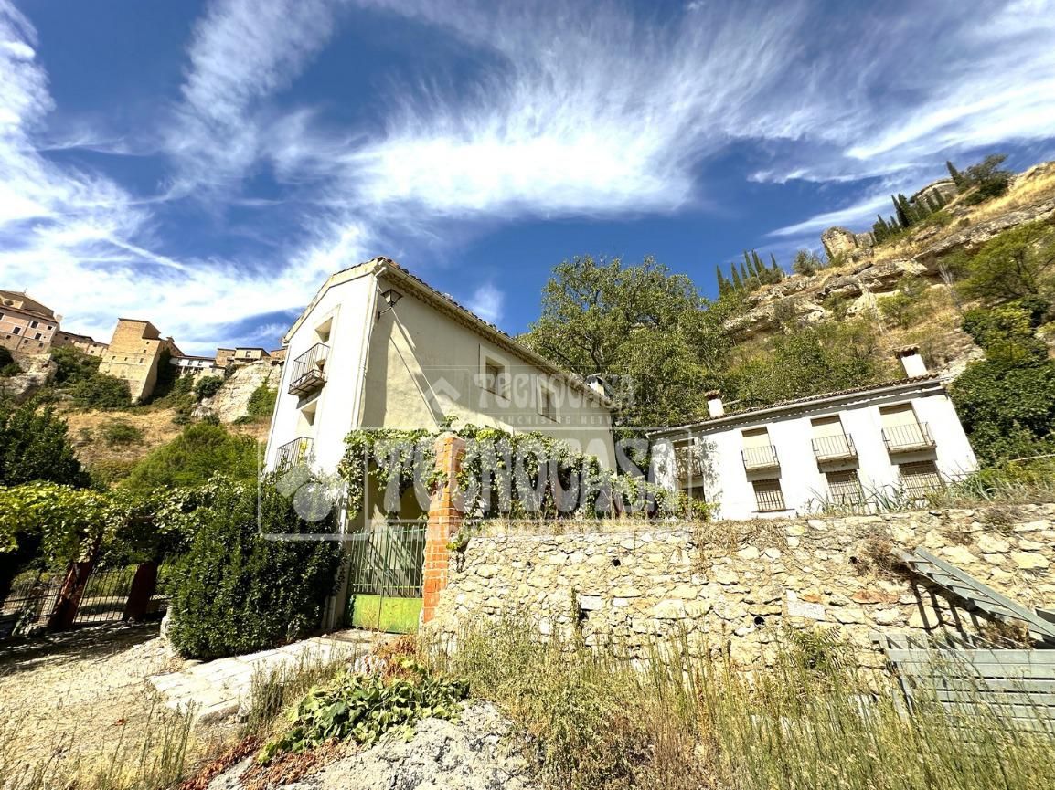 Vista exterior de Casa o xalet en venda en Cuenca Capital amb Jardí privat, Terrassa i Balcó