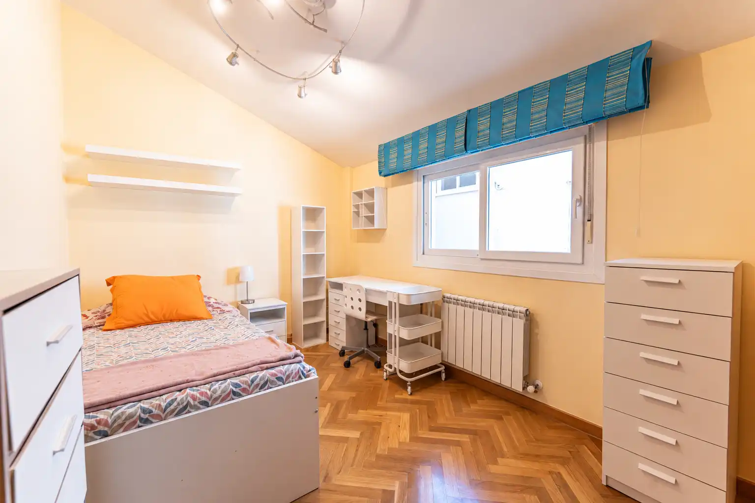 Schlafzimmer von Maisonette zum Verkauf in Torrelodones mit Klimaanlage, Heizung und Parkett