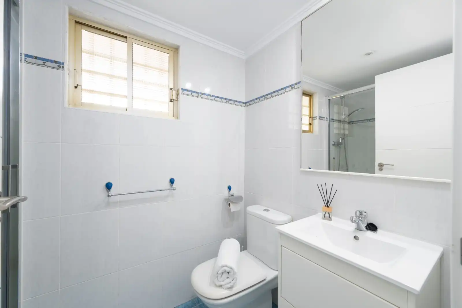 Badezimmer von Wohnung zur Miete in Alicante / Alacant mit Klimaanlage, Heizung und Terrasse
