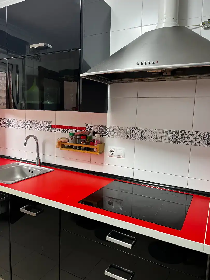 Cocina de Casa adosada en venta en Torrelavega  con Calefacción, Terraza y Trastero