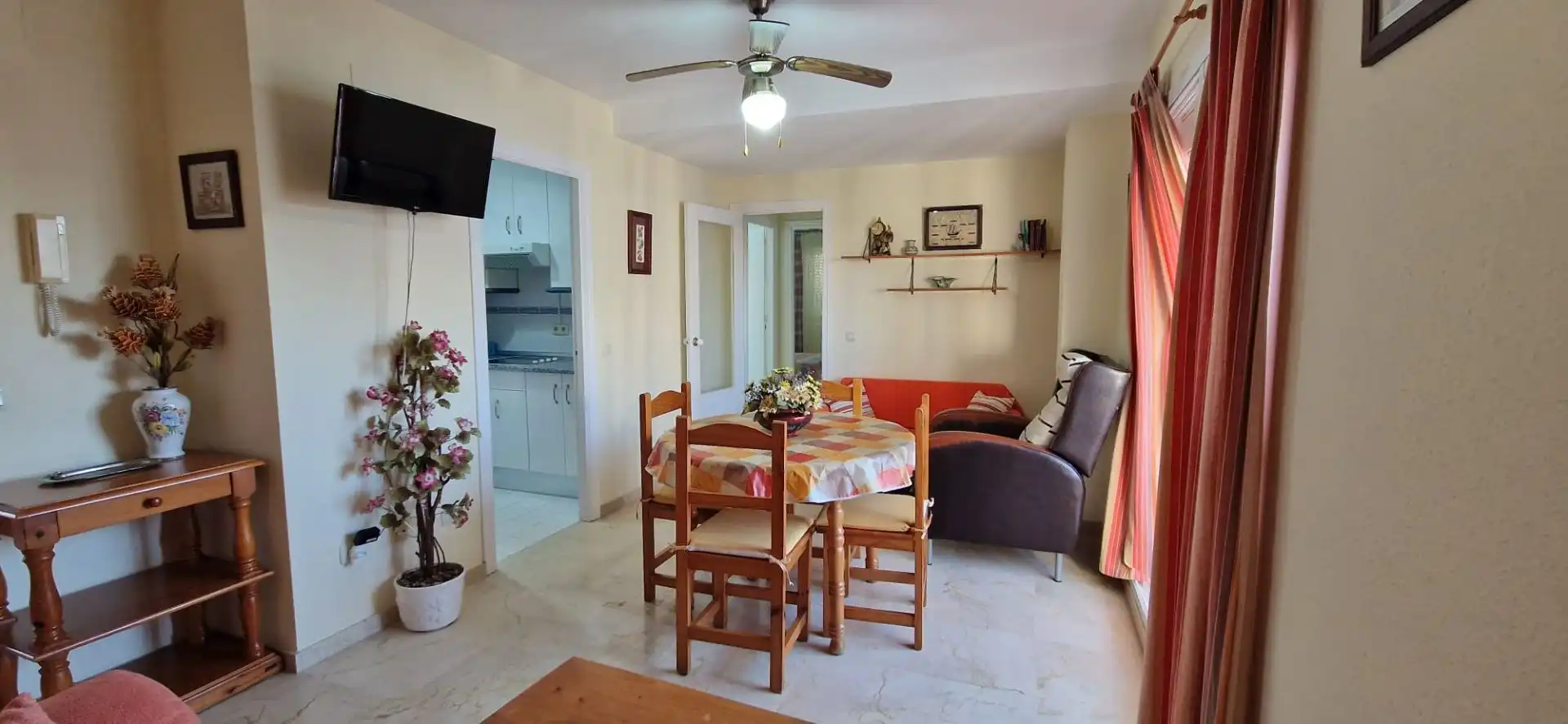 Menjador de Apartament de lloguer en El Portil amb Piscina comunitària