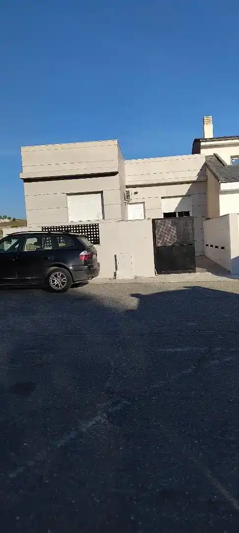 Aparcament de Casa o xalet en venda en Esquivias amb Aire condicionat i Piscina
