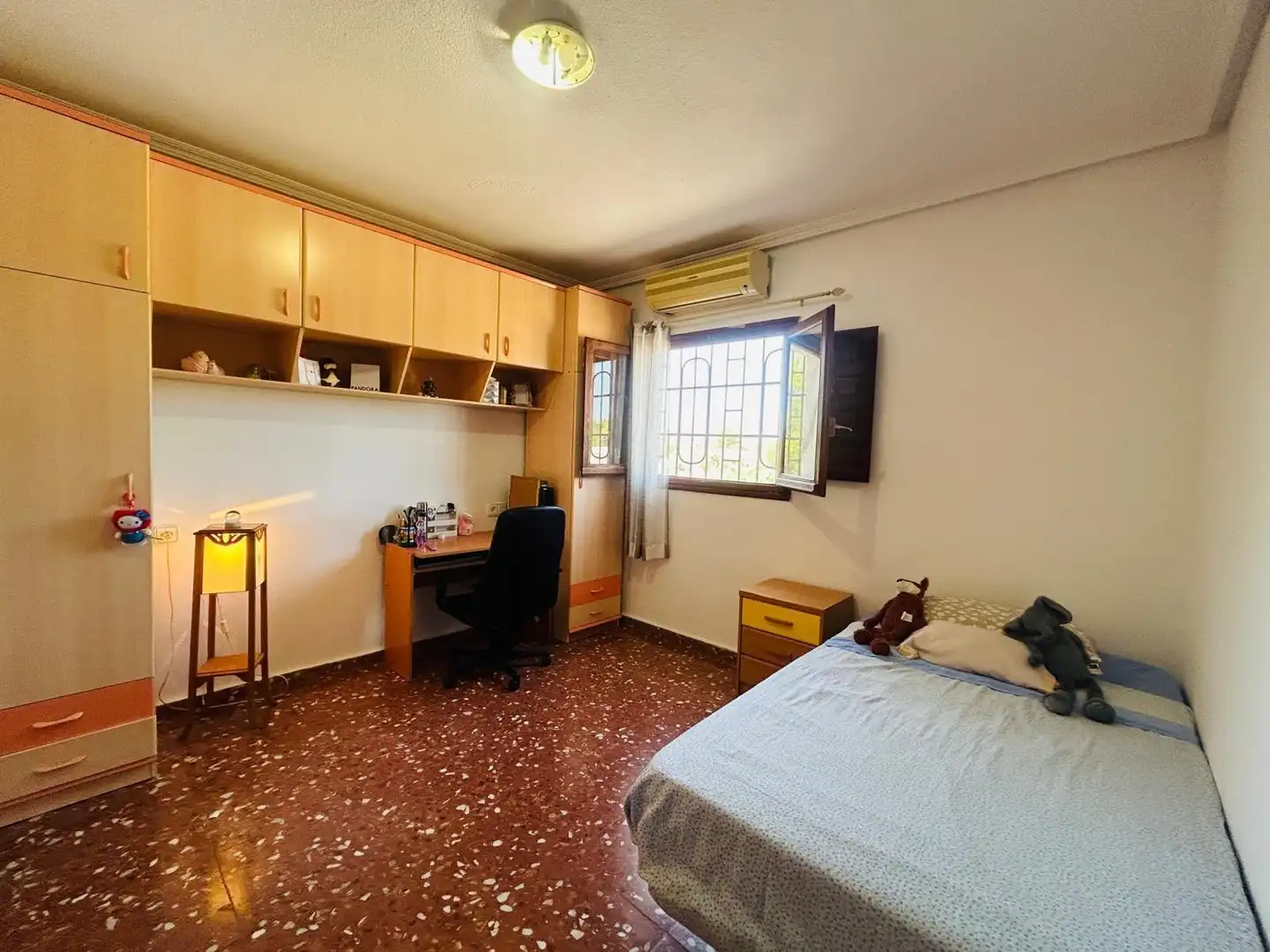 Dormitori de Casa o xalet en venda en Alicante / Alacant amb Aire condicionat, Calefacció i Jardí privat