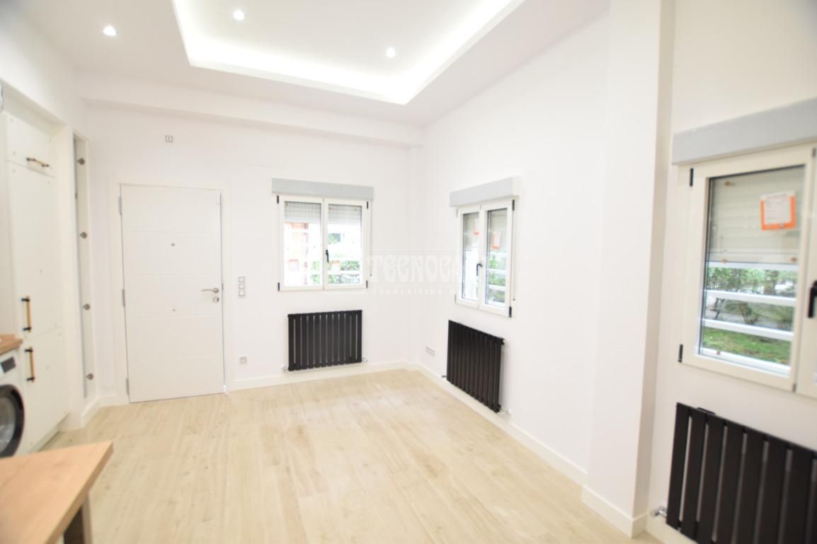 Sala d'estar de Estudi en venda en  Madrid Capital amb Calefacció