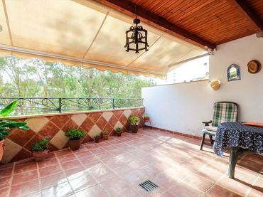 Maison mitoyenne avec balcon à vendre à Calle Verdial