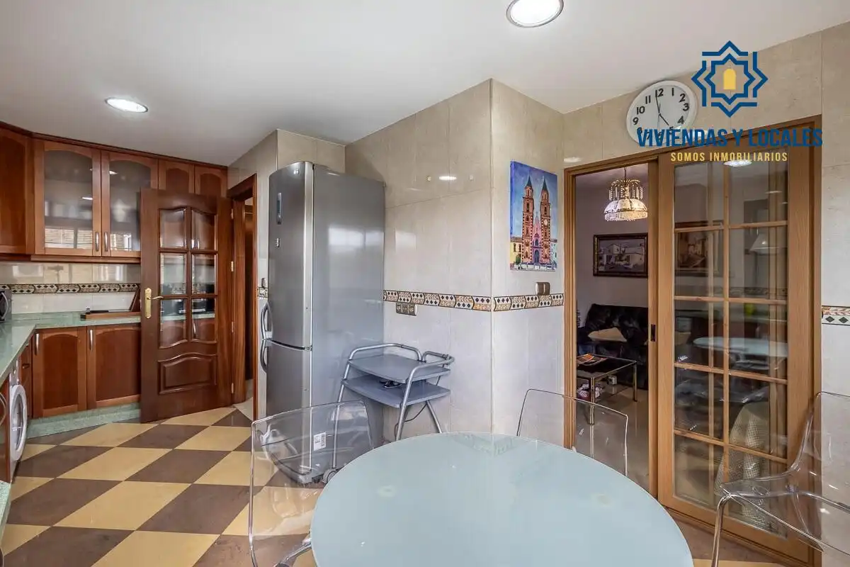Piso con ascensor en venta en Calle ARQUITECTO JIMENEZ LACAL, imagen 12