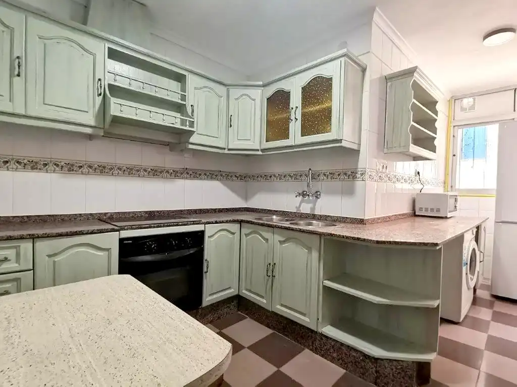 Cocina de Piso de alquiler en Málaga con Aire acondicionado, Calefacción y Terraza