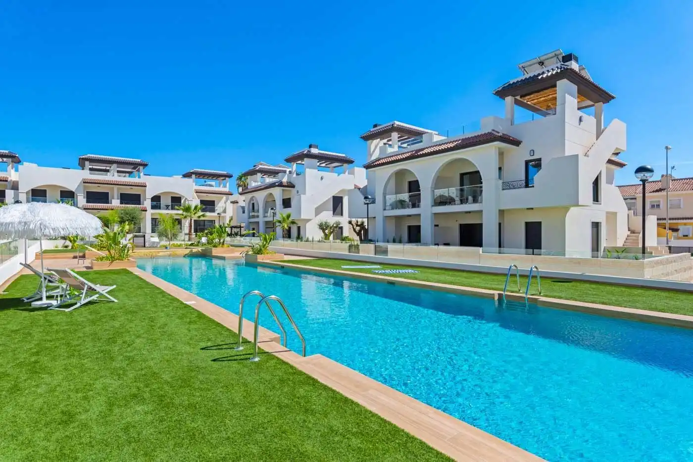 Vista exterior de Casa o xalet en venda en Rojales amb Jardí privat, Terrassa i Traster